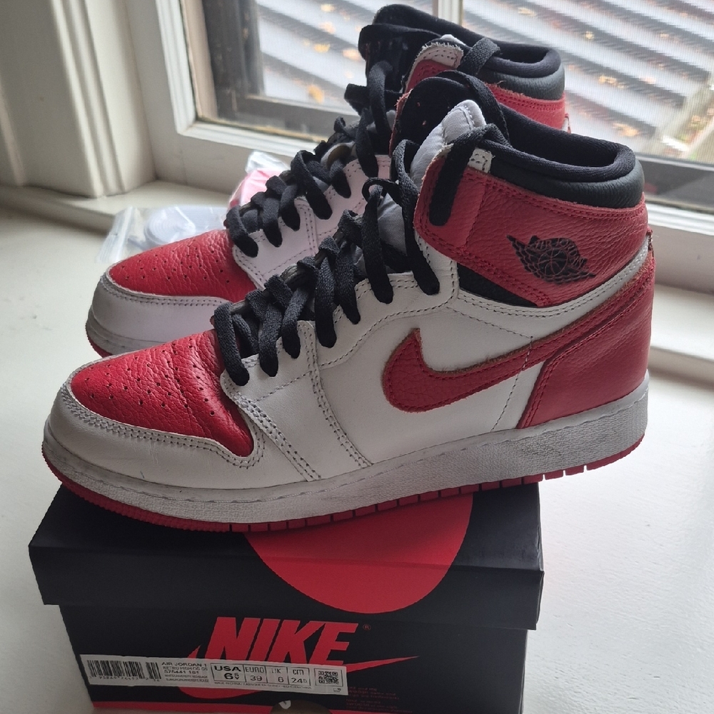 Nike Air Jordan 1 High - Red and White